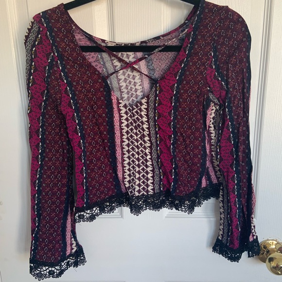 H&M, Purple Print Bell Bottom Sleeves with Black Lace and Open Back, Size: 2 - Picture 2 of 4